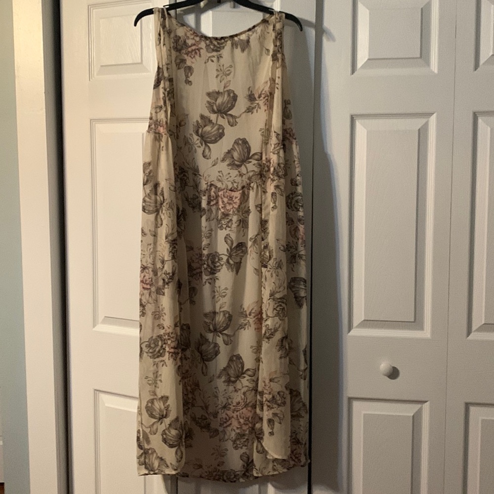 Hug Floral Sleeveless Kimono